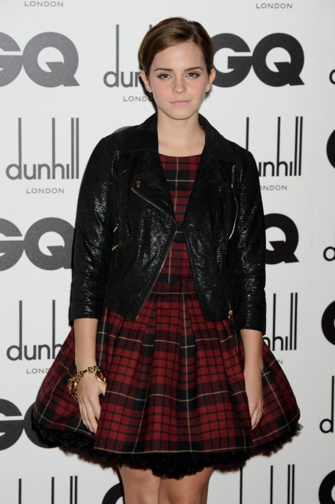 Emma Watson porte une robe babaydoll écossaise