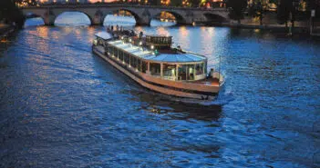 Ballade en péniche un soir à Paris