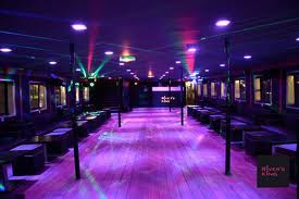Intérieur péniche paris pour organiser soirée festive