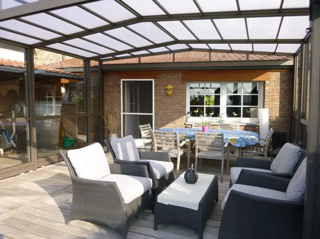 veranda-retractable-pool-cover