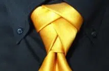Mariage: le noeud de cravate Eldredge, ce détail qui fait toute la différence