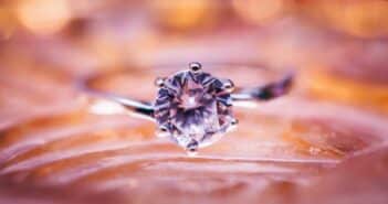Quelle pierre précieuse choisir pour une bague de fiançailles ? Bijoux : Bague fiançailles