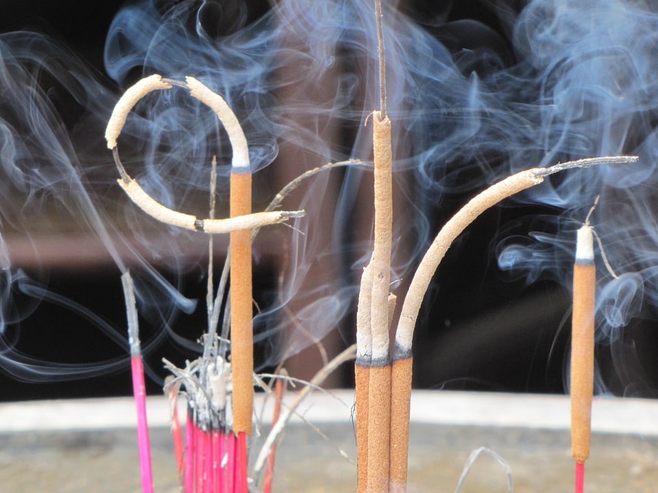 L'encens: rite universel et millénaire aux multiples vertus