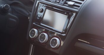 Les différents types d’autoradio GPS : comprendre leurs descriptifs techniques