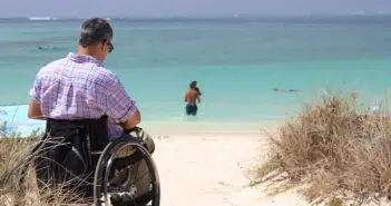 fauteuil roulant avec assistance à la conduite