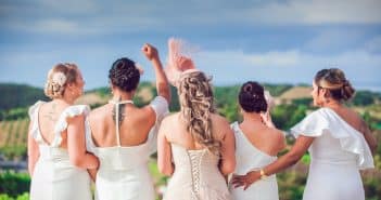 Couleurs de robes de demoiselle d’honneur très tendance pour les mariages de 2023