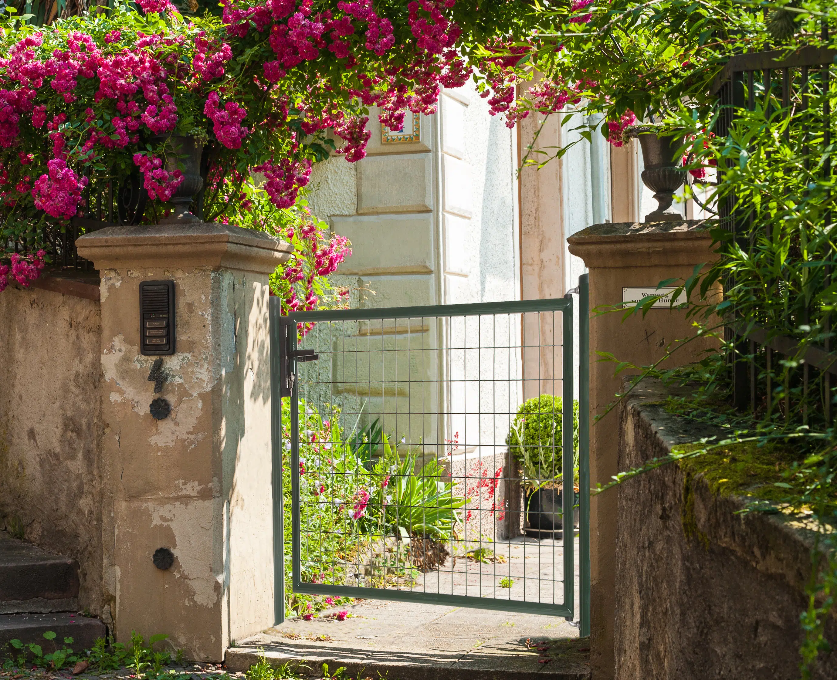 Portail de jardin grillagé