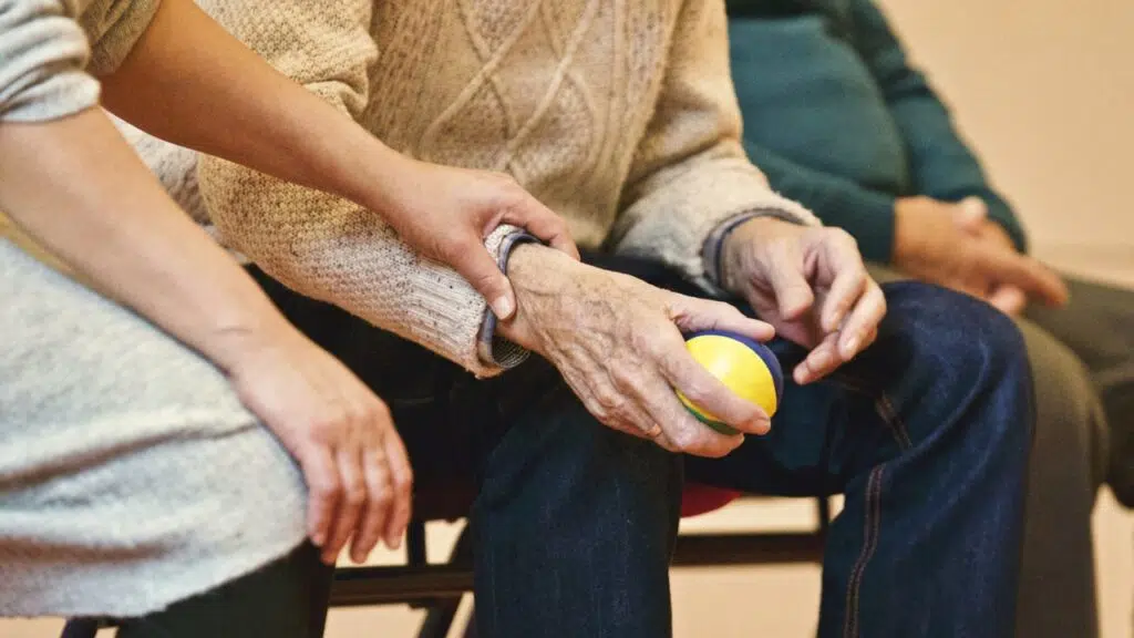 Une personne âgée en maison de retraite