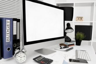 Optimisez votre espace de travail avec des produits informatiques pratiques et performants !