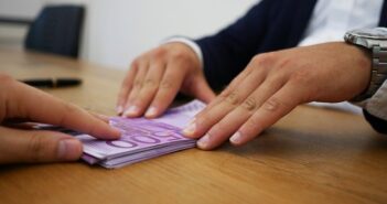 Prêt entre un particulier et une entreprise : modalités du contrat