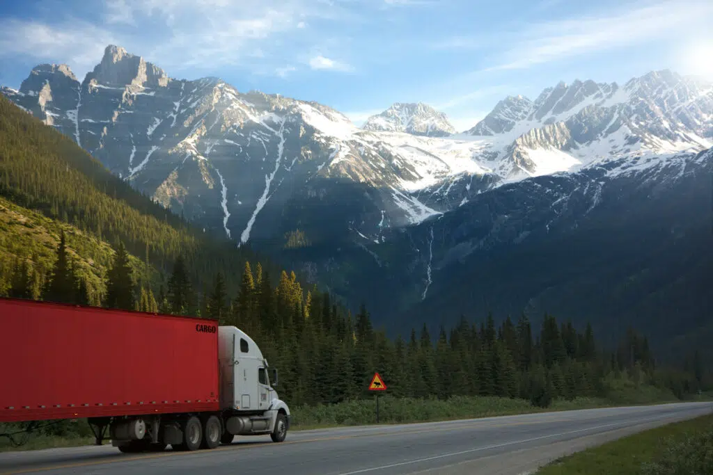 un camion sur la route